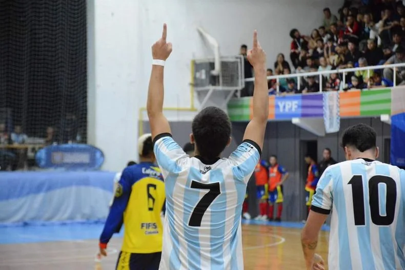 Lillo, mendocino campeón del mundo en fútbol de salón.