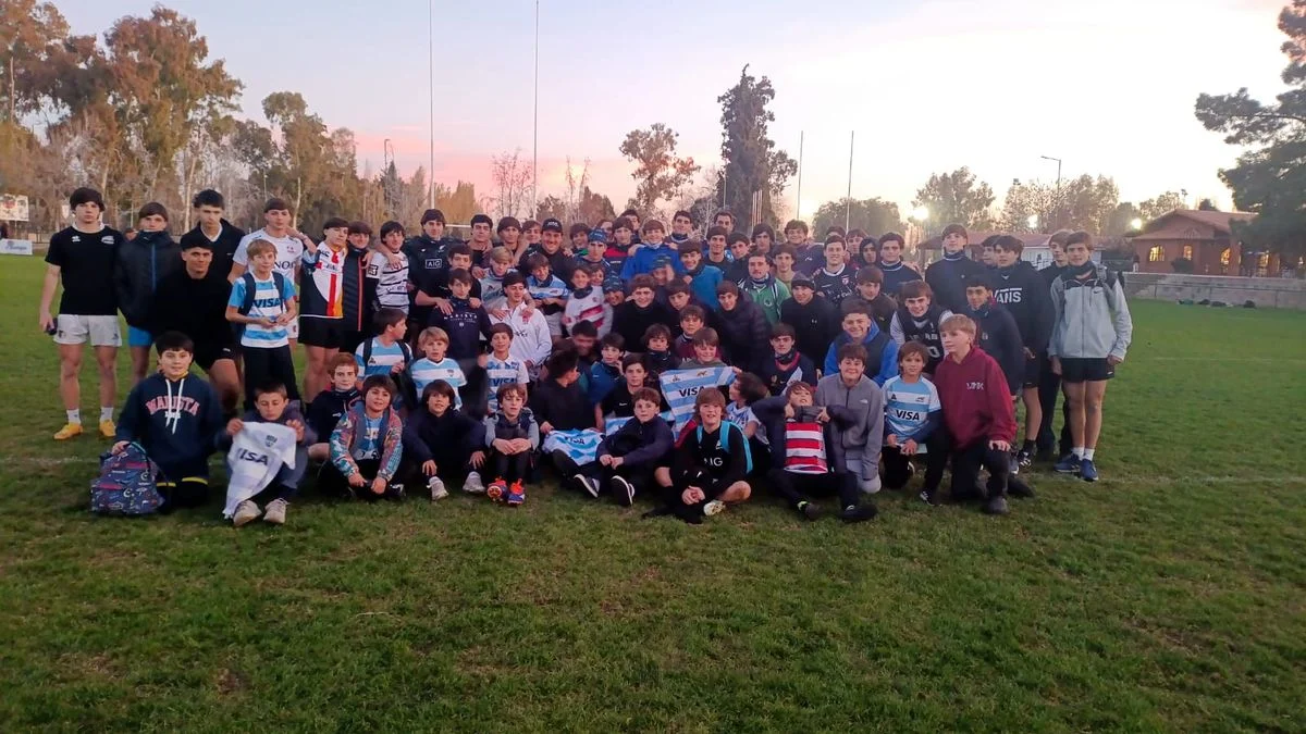 Rodrigo Isgró dio una clínica de rugby en Marista