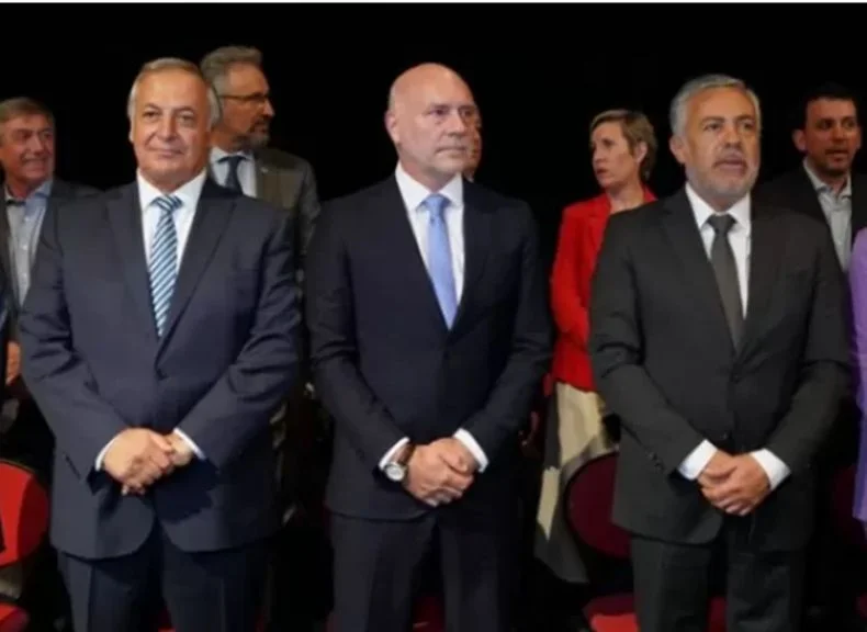 Alejandro Gullé,  al frente del Ministerio Público Fiscal, el presidente de la Corte, Dalmiro Garay, y Alfredo Cornejo. 