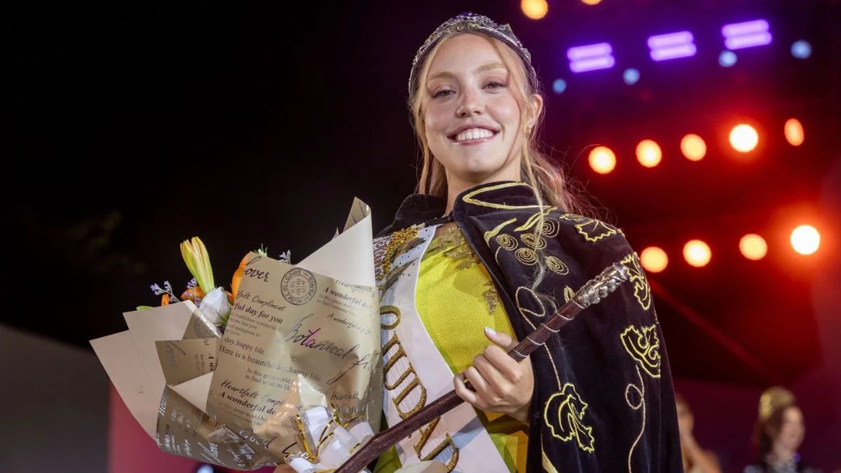 La Ciudad de Mendoza tiene nueva reina: el emotivo momento que rompió el protocolo en el Parque Cívico