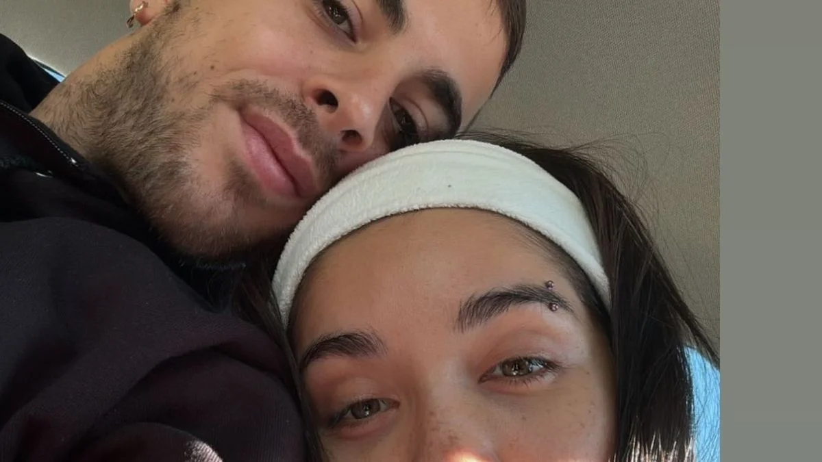 María Becerra recibió el alta médica: los emotivos mensajes que se dedicaron con su novio J Rei