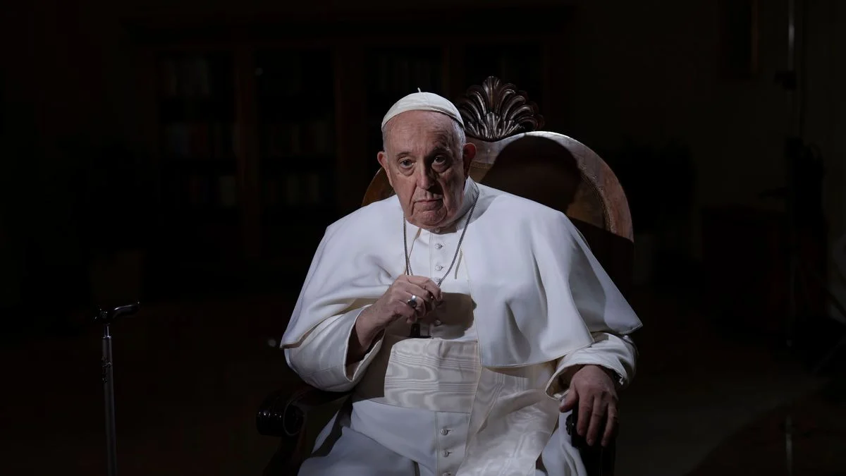 El Papa Francisco continúa internado en un hospital de Roma en estado "crítico" pero está con "buen ánimo"