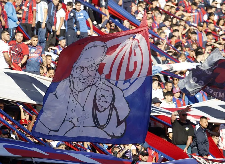 Homenajes al Papa Francisco, el hincha m&aacute;s importante de San Lorenzo.