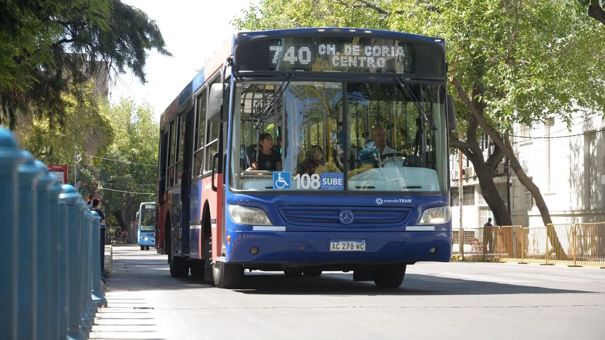 Ya se puede pagar el pasaje de colectivo con tarjetas de débito y crédito y también con celulares