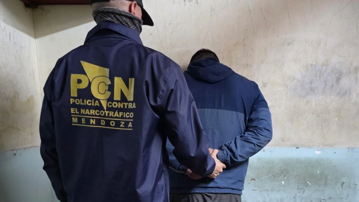 Narcomenudeo en Godoy Cruz: desbaratan un "kiosquito" de droga y detienen a dos sospechosos