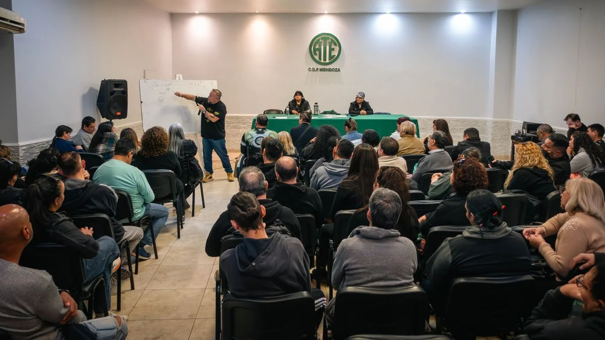 ATE aprobó medidas de fuerza para resistir la reforma al Estatuto del Empleado Público que impulsa Cornejo