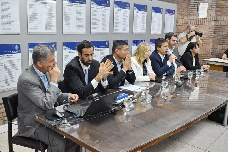 El ministro V&iacute;ctor Fayad present&oacute; el Presupuesto 2026 en la Legislatura.&nbsp;