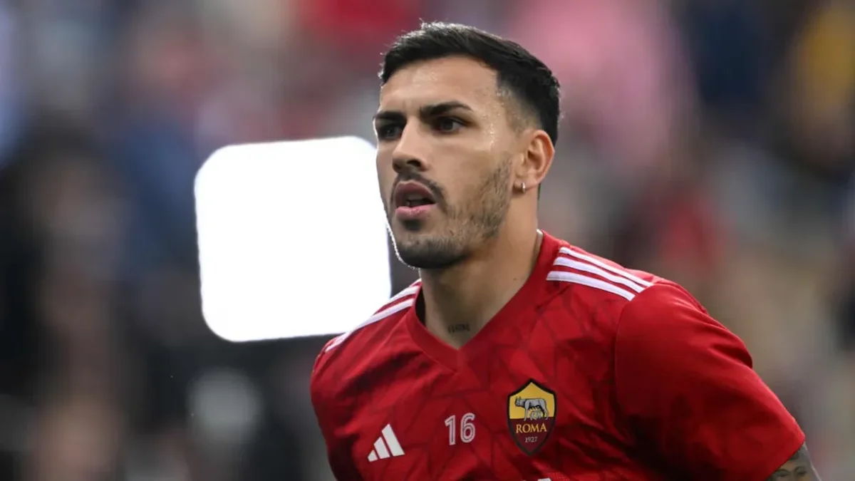 La reacción del DT de la Roma sobre los rumores de Leandro Paredes y su regreso a Boca