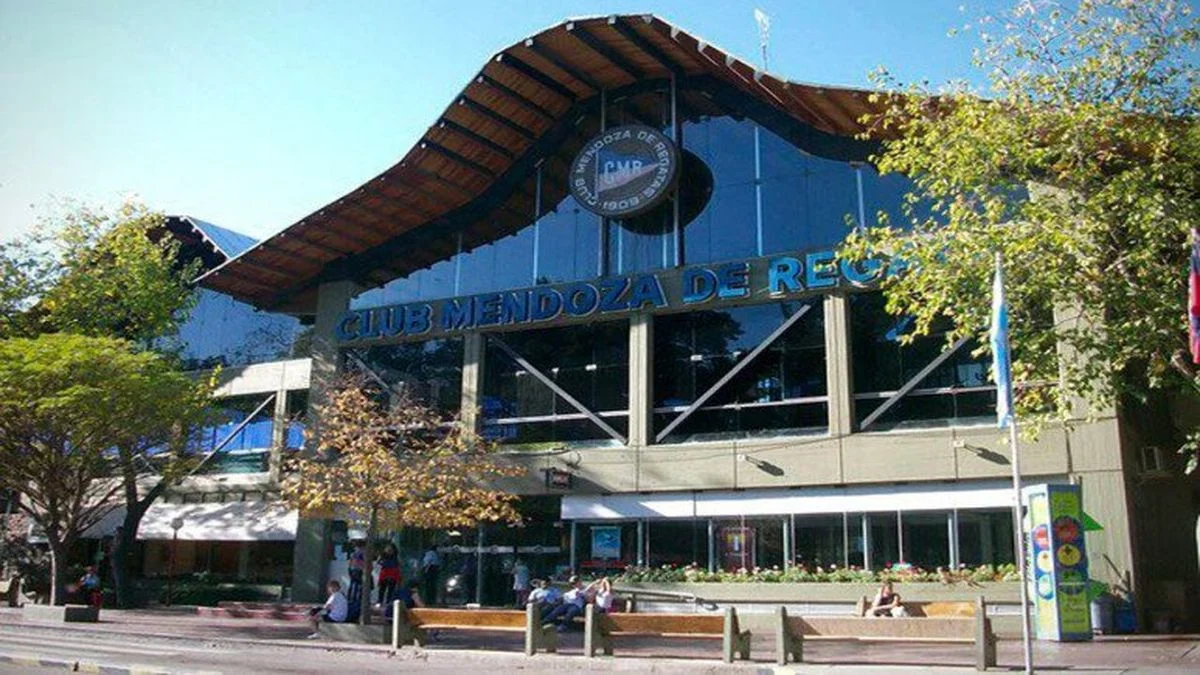 Regatas no para y ahora se asocia a un emblemático club mendocino de fútbol