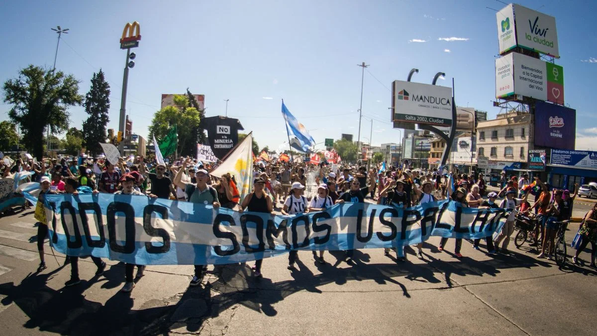 El caravanazo contra San Jorge atravesó las calles de la Ciudad y busca presionar al Senado