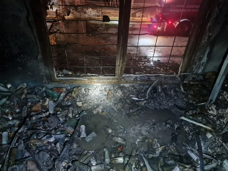 El dep&oacute;sito sufri&oacute; da&ntilde;os totales por las llamas