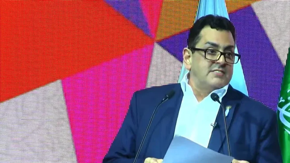 Abuchearon al secretario de Cultura de Milei en la Feria del Libro: él respondió con provocaciones al público