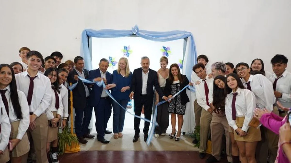 Alfredo Cornejo inauguró aulas en una escuela con foco en minería y defendió el avance de la actividad