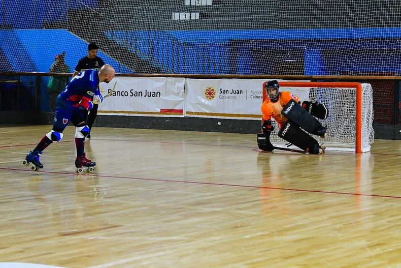 Barcelona goleó a Talleres en el inicio del Mundial de Clubes de hockey sobre patines. Miguel Cassini / Mundo Deportivo.