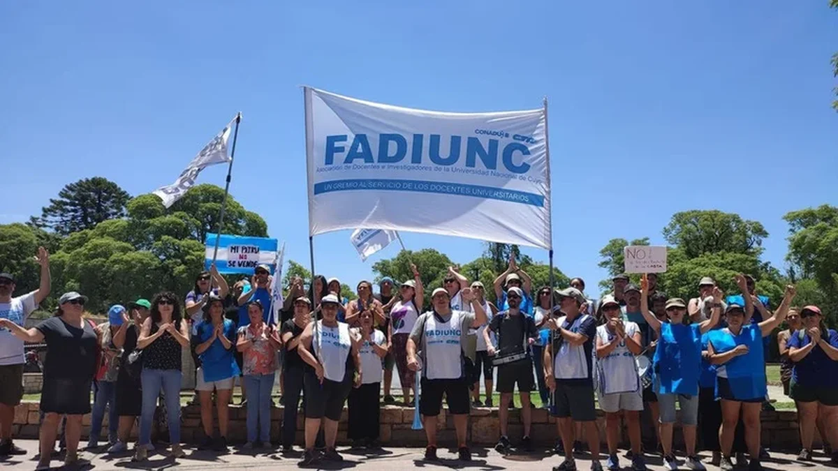 Trabajadores de la UNCuyo paran lunes y martes y se suman a la ronda de jubilados en repudio a la represión