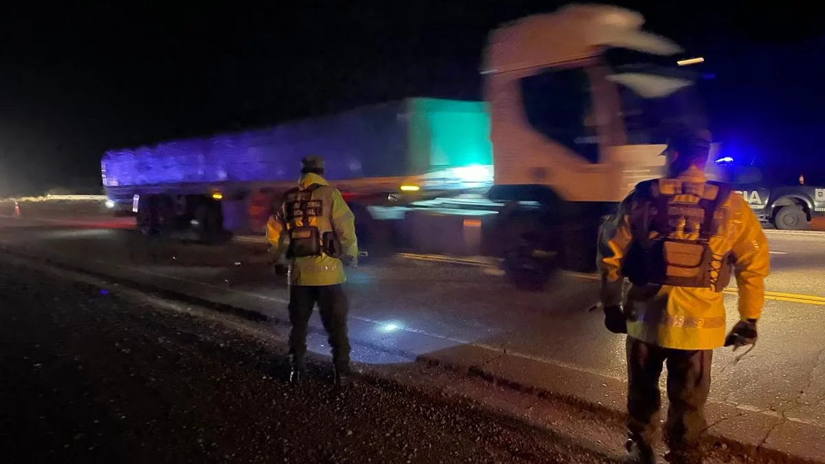 Una trafic volcó en el paso a Chile y sus ocupantes sufrieron lesiones