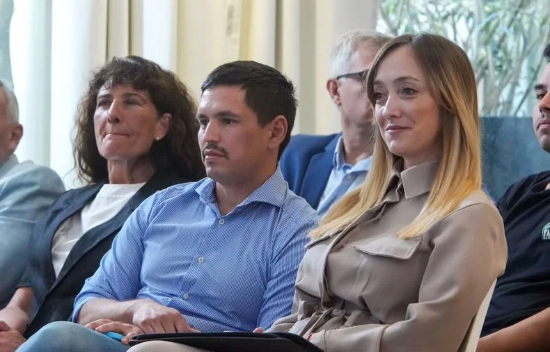 Marisa Garnica junto a la referente del kirchnerismo en Mendoza, Anabel Fern&aacute;ndez Sagasti, expuso la preocupaci&oacute;n sobre la falta de conocimiento en muchas personas que no saben usar tecnolog&iacute;a a la hora de hacer una denuncia.&nbsp;