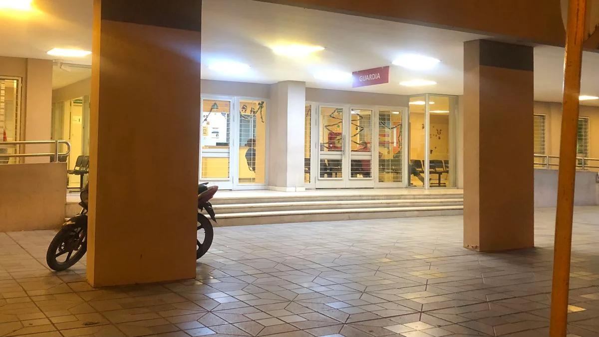 Un motociclista sufrió una fractura en su piernas tras chocar con un auto en una avenida de San Rafael