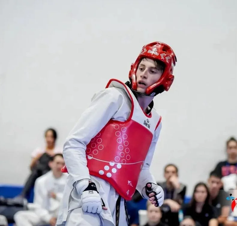Mateo Di Leo se qued&oacute; con la medalla de bronce en taekwondo.