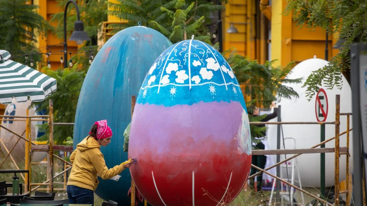 Mendoza celebra las Pascuas con huevos gigantes, arte en vivo y el vino nuevo