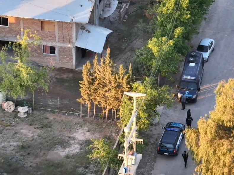 La policía en el medio de los allanamientos en Luján de Cuyo