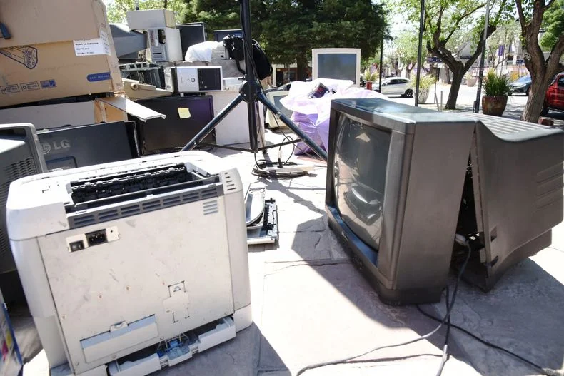 Los residuos electr&oacute;nicos fueron entregados en la explanada municipal.&nbsp;