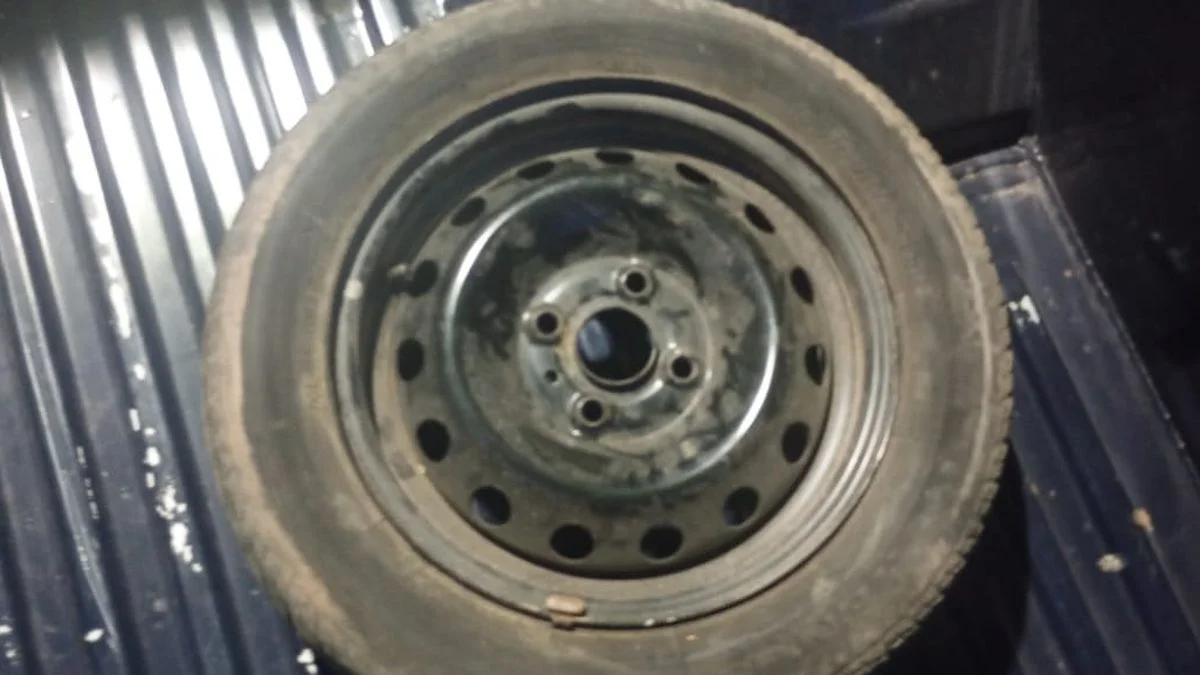 Robaron una rueda a plena luz del día en Godoy Cruz: los persiguieron, chocaron varios autos y un patrullero