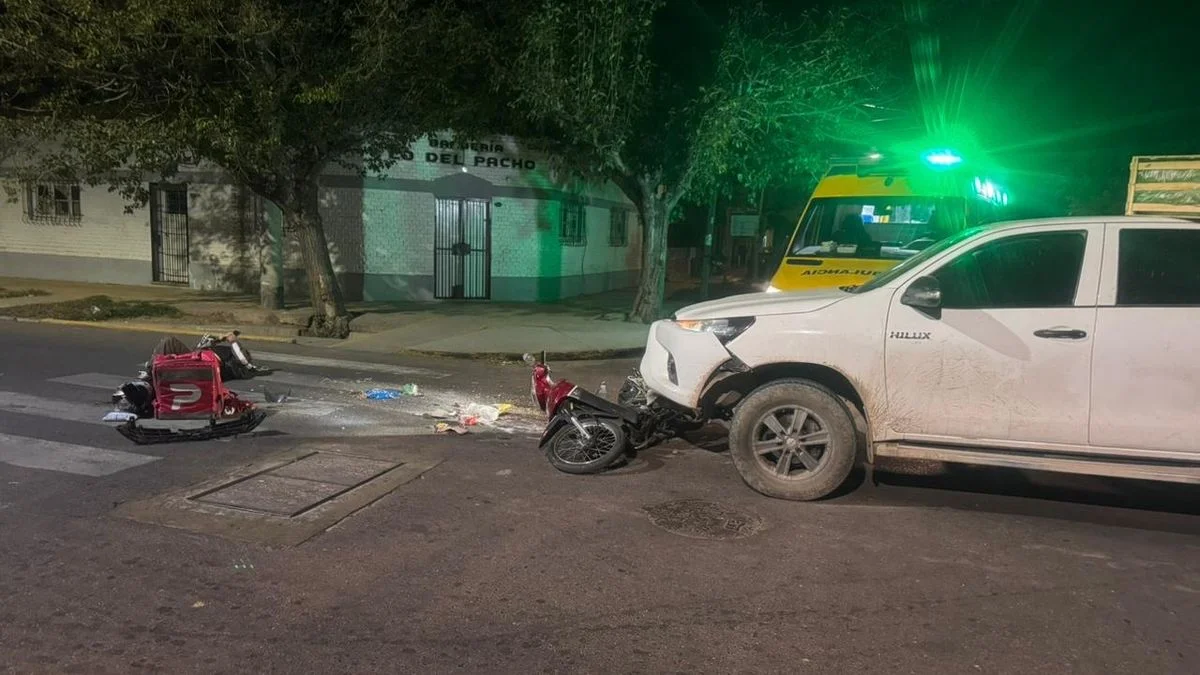 Una joven delivery sufrió graves heridas tras chocar con su moto con una camioneta en Guaymallén