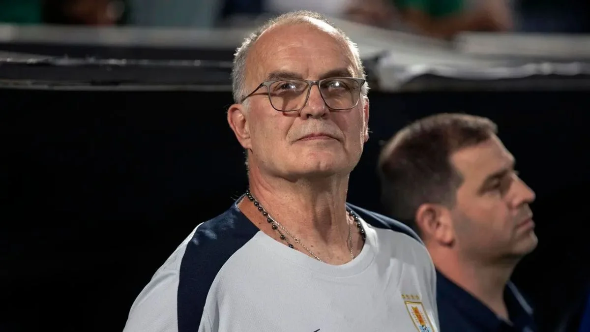 El verdadero motivo por el que Marcelo Bielsa sigue en Uruguay: la condición del DT que frenó un escándalo