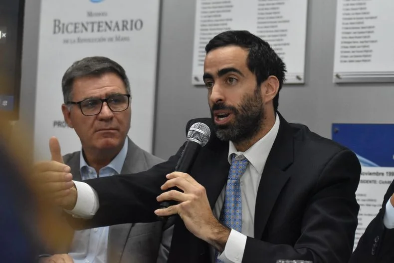 El ministro de Hacienda, Víctor Fayad, sufrió el robo de su camioneta. Imagen ilustrativa