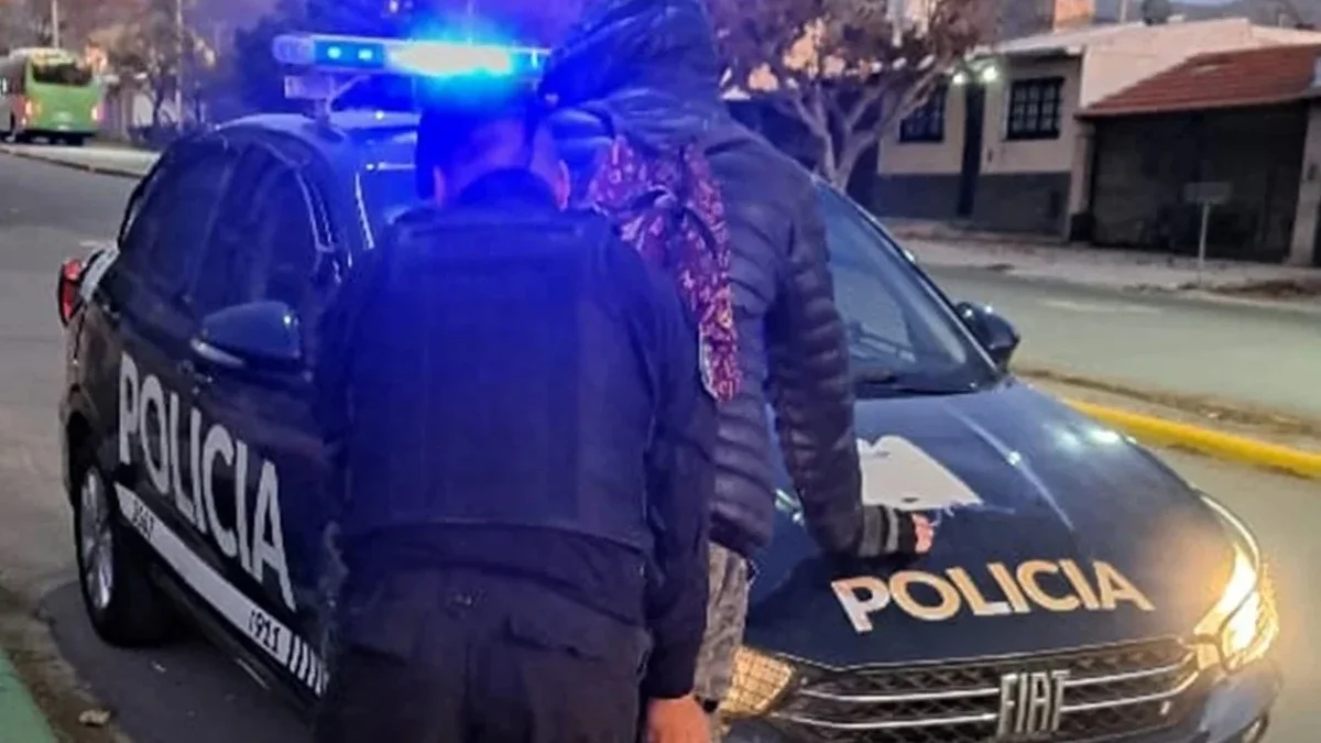 Las Heras: un conflicto vecinal desató una balacera y terminó con un herido tirado en plena calle