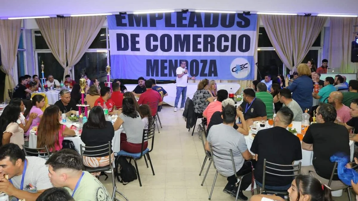Empleados de Comercio: convocan a asambleas en todo el país tras la orden de Caputo de no dar el aumento