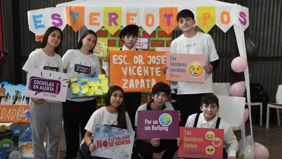 Jóvenes de escuelas secundarias presentaron proyectos y debatieron sobre la ESI