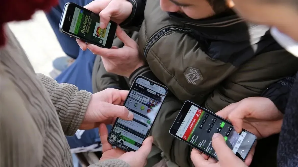 Avanza ley para que padres puedan controlar billeteras virtuales de sus hijos menores