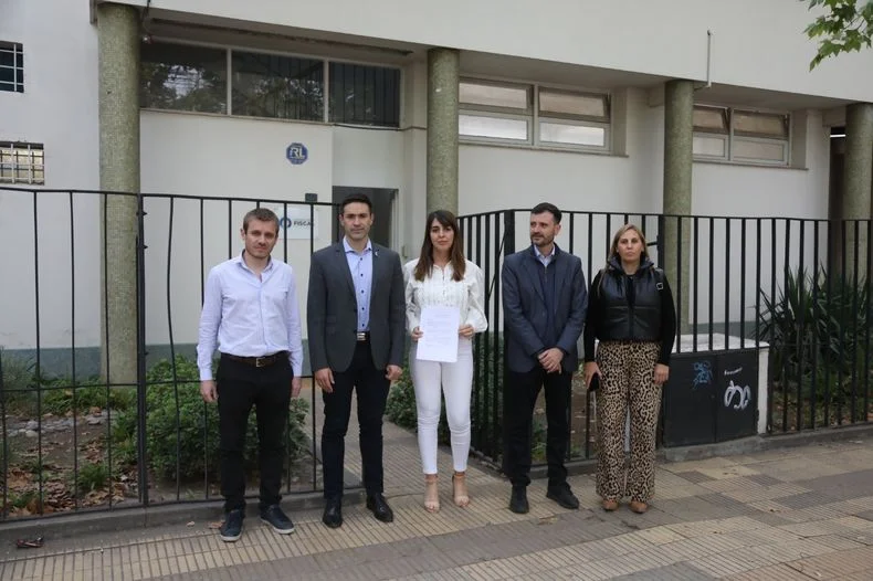 Radicales de San Rafael: Francisco Mondotte junto a los concejales que hicieron la denuncia contra Omar Félix en la justicia. 
