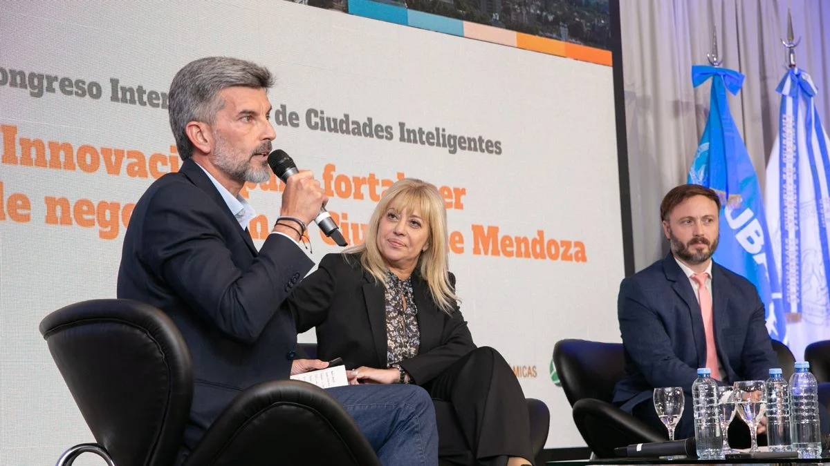 La curiosa situación que vivió Ulpiano Suárez en un congreso y que involucró a Karina Milei