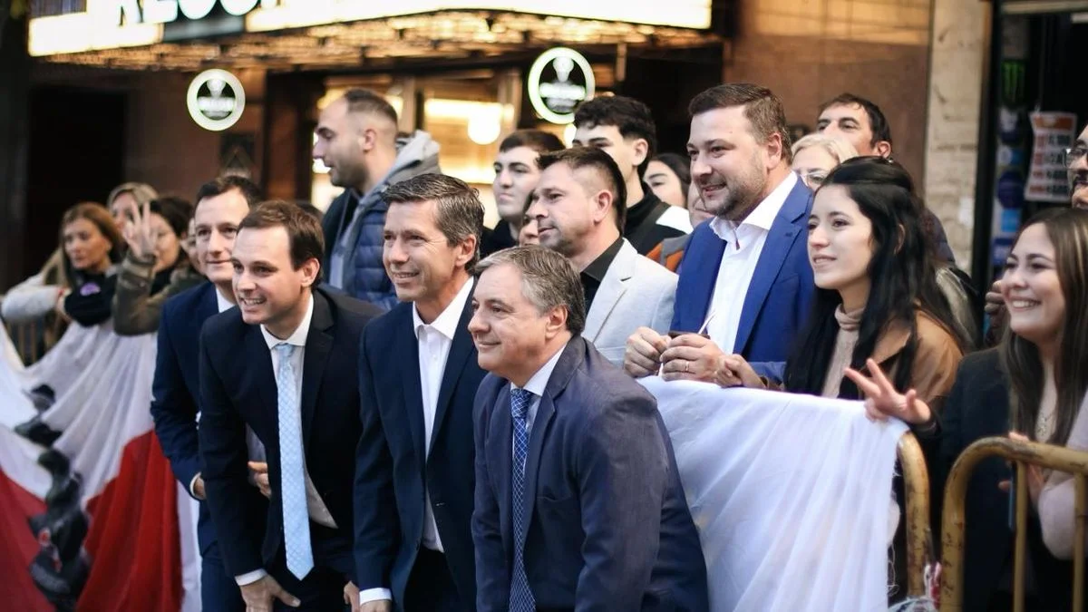 La sucesión de Cornejo enfrenta al cornejismo: cantaron por "Peti Lombardi Gobernador" frente a la Legislatura
