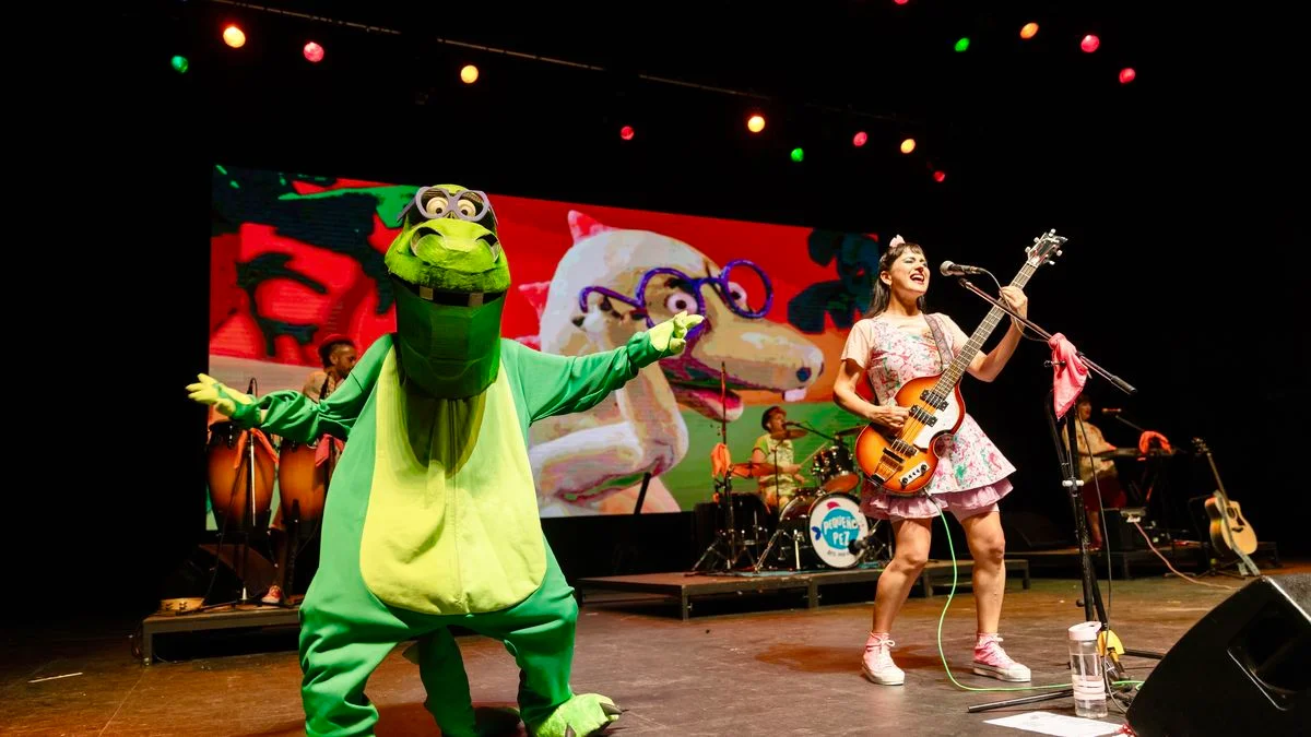 Música, danza y títeres: el grupo Pequeño Pez presenta un espectáculo ideal para las infancias