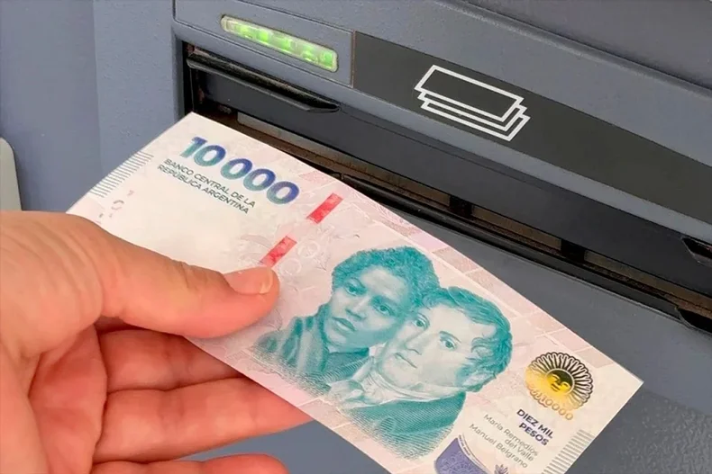 Cada banco estableció nuevos límites de extracción de efectivo en los cajeros. 
