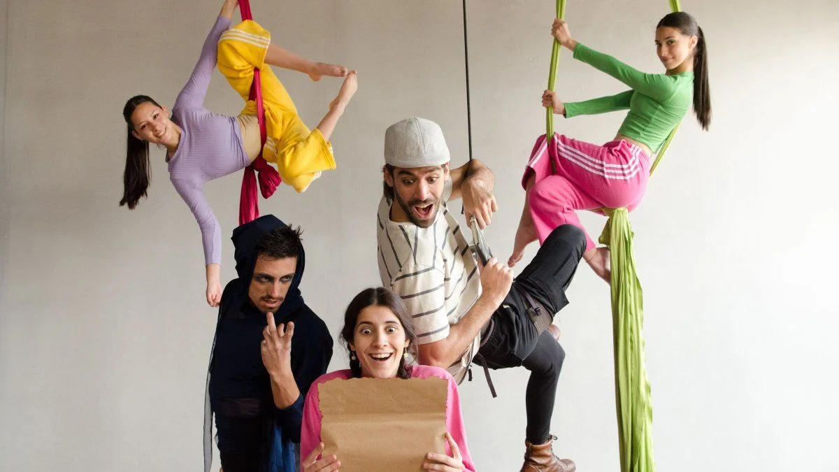 Se estrena en Las Heras una obra de teatro con acrobacias aéreas para reír y emocionar