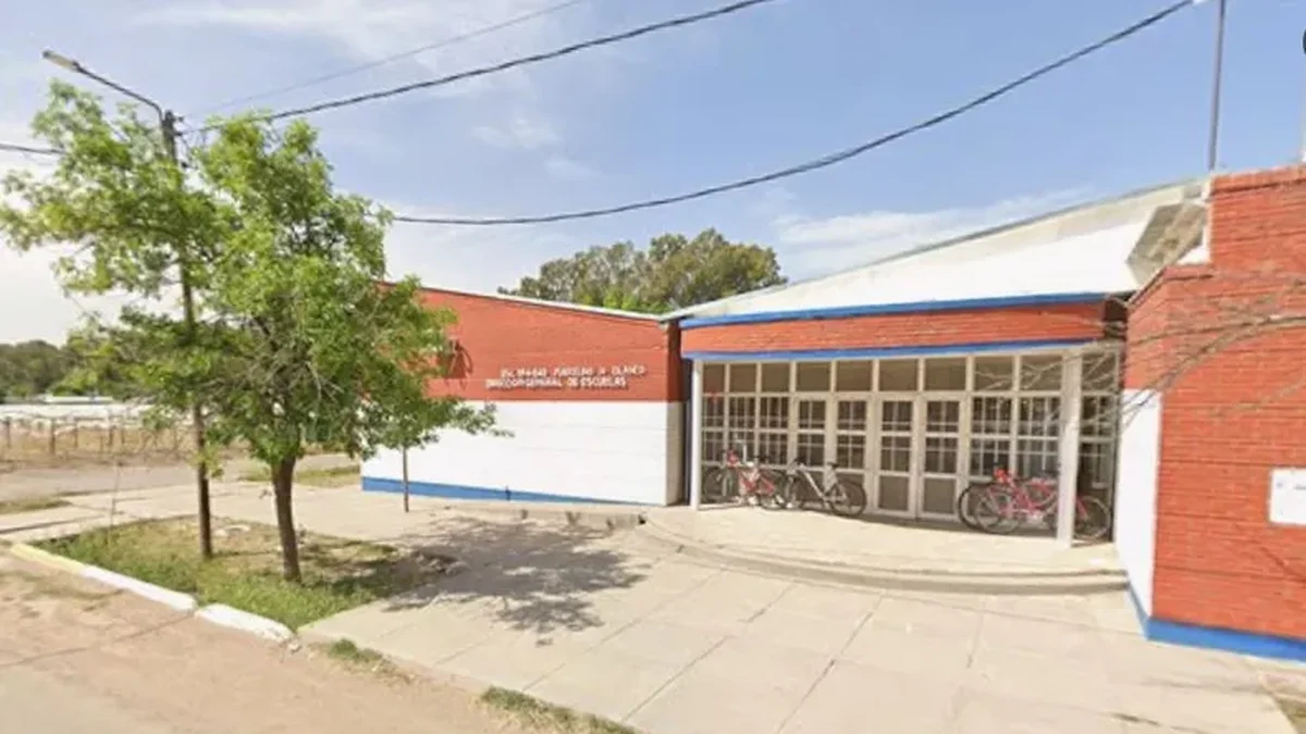 Investigan a un celador por un presunto abuso a la estudiante que llevó un arma a una escuela de La Paz