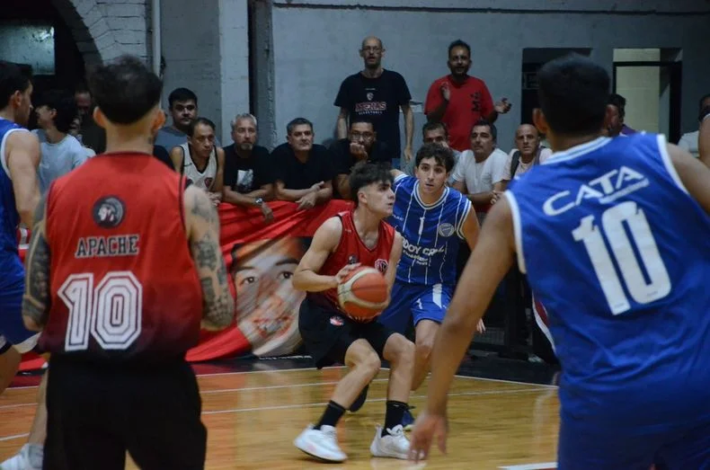 Atenas y Godoy Cruz se metieron en semis del Vendimia.