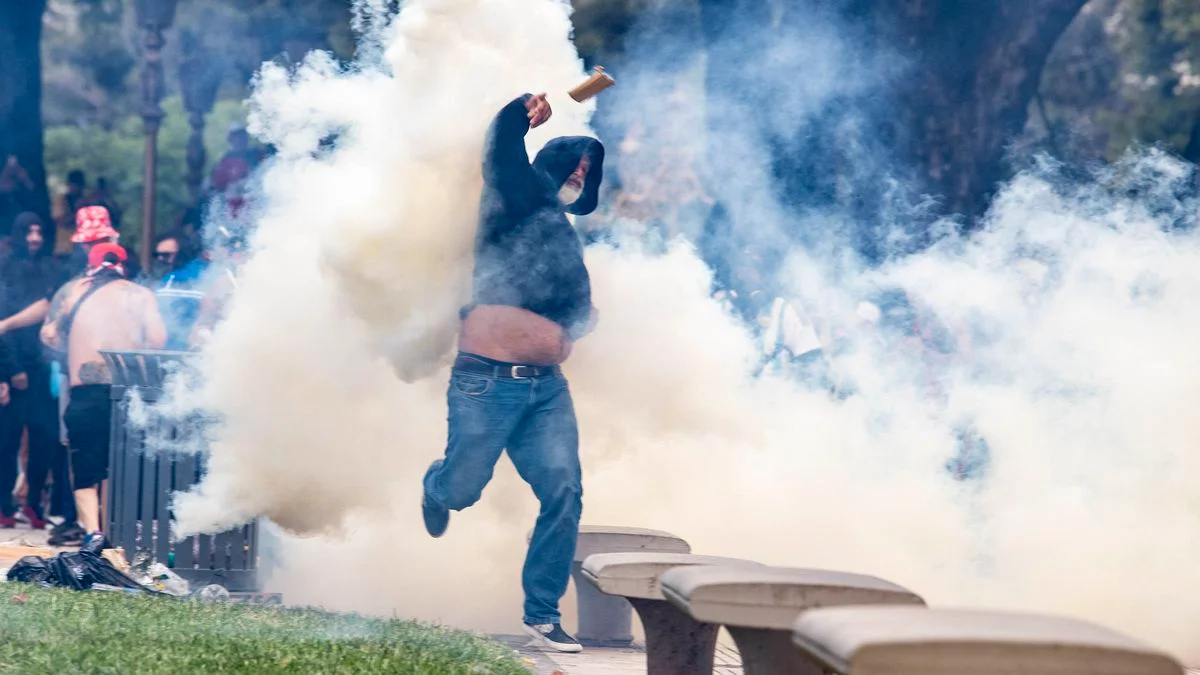 Fotogalería: graves incidentes en el Congreso entre la Policía y los barras que marcharon junto a jubilados