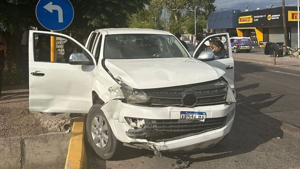 Persecución en Guaymallén: mientras se fugaba, un sujeto chocó a una familia y dejó cuatro heridos