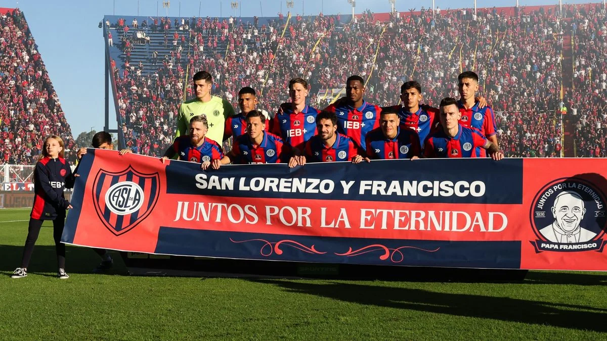 Homenajes al Papa Francisco, el hincha m&aacute;s importante de San Lorenzo.