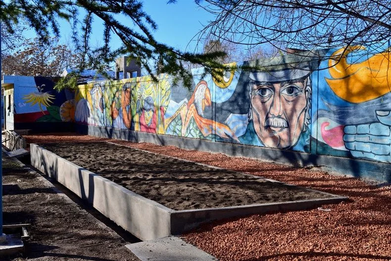 La cancha de tejo en la plaza Santa Lucía de Godoy Cruz.