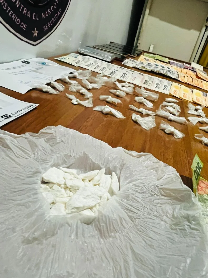 El resultado de los allanamientos: droga, dinero y elementos de fraccionamiento