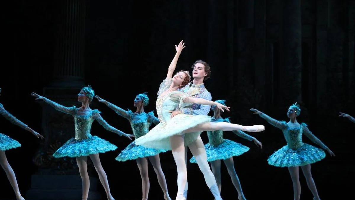 El Arena Maipú se llena de elegancia con el show del Ballet Clásico de San Petersburgo