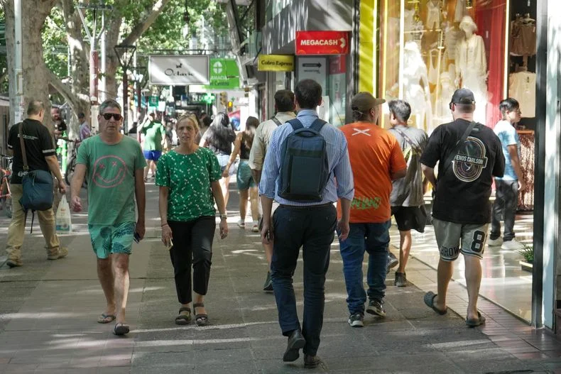 El comercio mendocino abre sus puertas por el feriado XL.