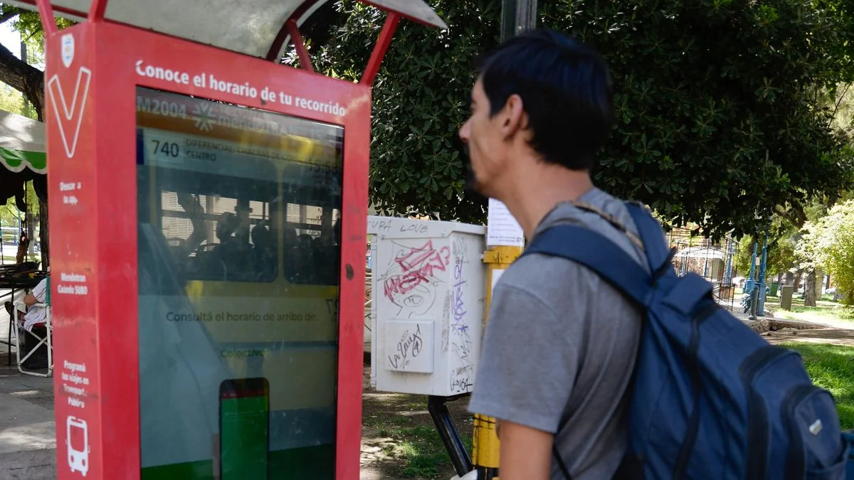 Las 44 líneas de colectivos que cambian su recorrido en el centro de Mendoza: los desvíos, en detalle